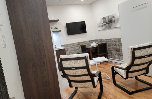 Rimouski Apartment | The 102 is a cosy loft in the heart of the city centre. It is located close to t