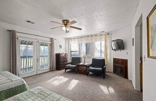 Valley Springs Bed & Breakfast | The 10th Green Inn