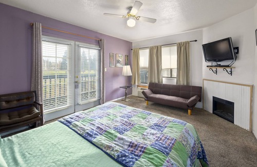 Valley Springs Bed & Breakfast | The 10th Green Inn