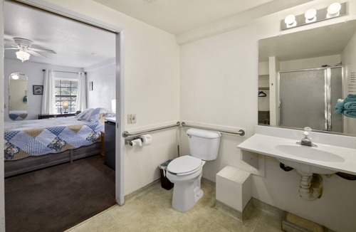 Valley Springs Bed & Breakfast | The 10th Green Inn