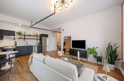 Renfrew Apartment | The 1850 Industrial Loft