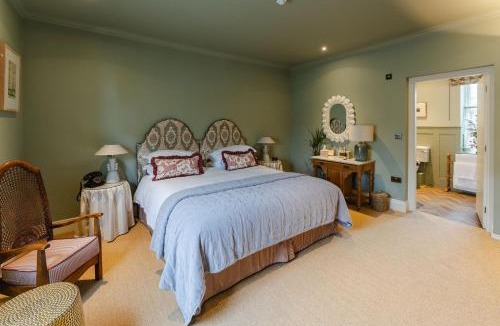 Grange Moor Hotel | The 3 Acres Inn & Restaurant