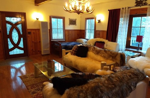 Twin Peaks Cabin | The 3 Bears Lodge!