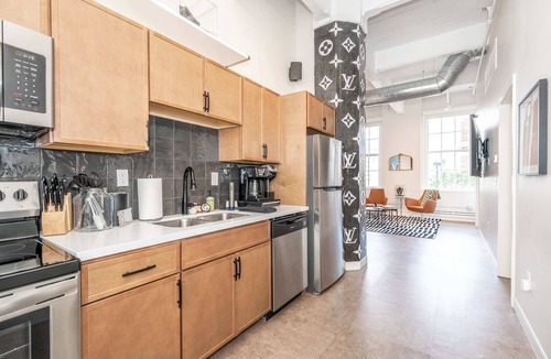 Central Business District Apartment | The 333 Suites 301 - Suite for 6