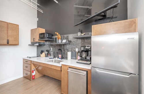 Central Business District Apartment | The 333 Suites 304 - Stay for 2