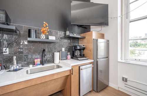 Central Business District Apartment | The 333 Suites 304 - Stay for 2