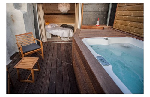 Bagneres-de-Bigorre Apartment | The 4th, roof terrace jacuzzi and round bed.