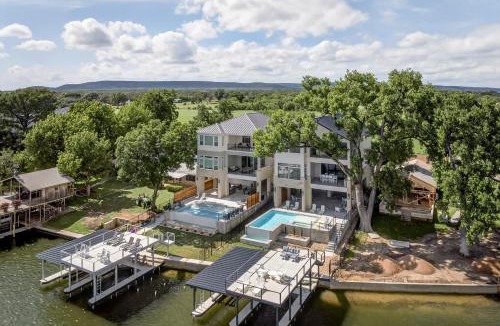 Kingsland House | The 565 Villa with Concierge Services