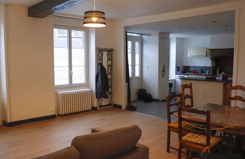 Saint-Georges-des-Groseillers House | The 6-poppy house