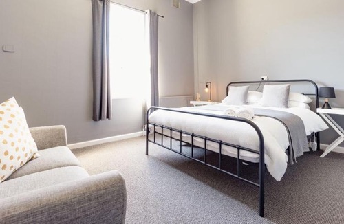 Lithgow Hotel | The 7 Valleys