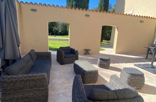 Aubagne Villa | The 7-window tower