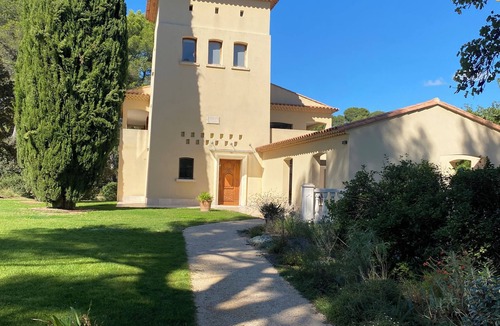 Aubagne Villa | The 7-window tower