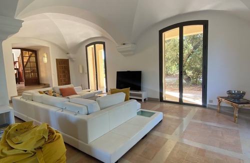 Aubagne Villa | The 7-window tower