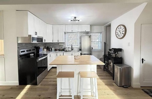 Montevideo House | The 7th Street Charmer - Fully Remodeled