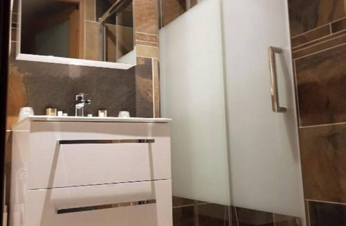 Wail Cabin | The 8-metre-high Au fil de l'eau hut