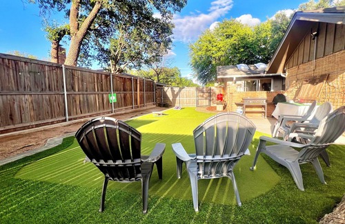 Lubbock House | THE 806 - 4 Bedrooms - 9 Beds - Putting Green
