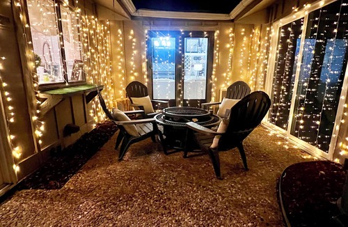 Lubbock House | THE 806 - 4 Bedrooms - 9 Beds - Putting Green
