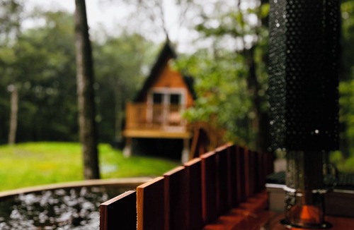 Stamford Cabin | The A-Frame on Pudding Hill - Wood Burning Cedar Hot tub!