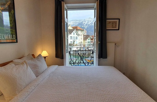 Unterseen Hotel | The Aarburg Hotel & Café