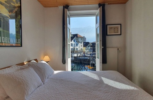 Unterseen Hotel | The Aarburg Hotel & Café