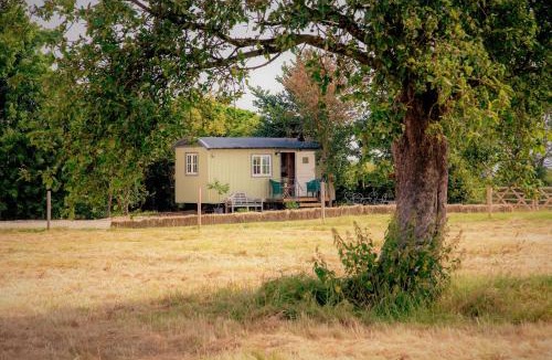 Broughton Hackett House | the abberton shepherds hut