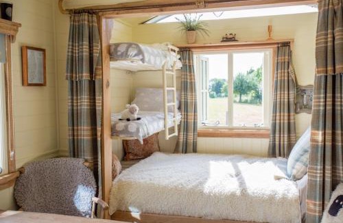 Broughton Hackett House | the abberton shepherds hut
