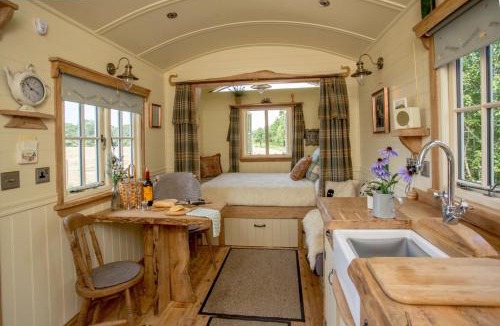 Broughton Hackett House | the abberton shepherds hut