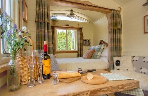 Broughton Hackett House | the abberton shepherds hut