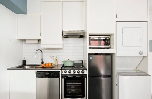 Virginia Highland Apartment | ~The Abigail~ Rooftop/Skyline/Cozy