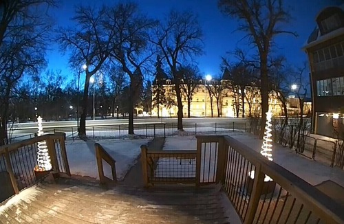 Winnipeg House | The Academy - 5 beds, big TV’s, comfy beds, parking