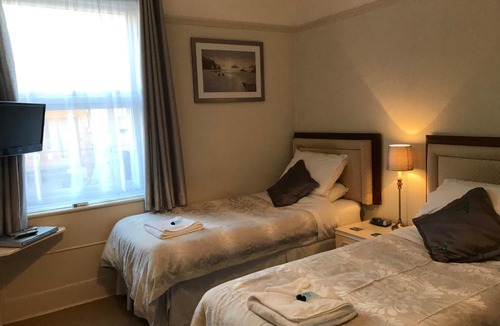 Hele Bed & Breakfast | The Acorn Lodge