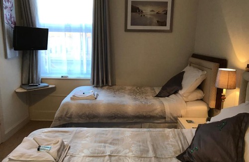 Hele Bed & Breakfast | The Acorn Lodge