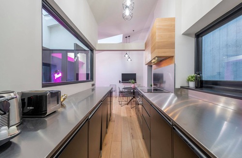 London City Centre Apartment | The Acre Abode - Covent Garden - by Frankie