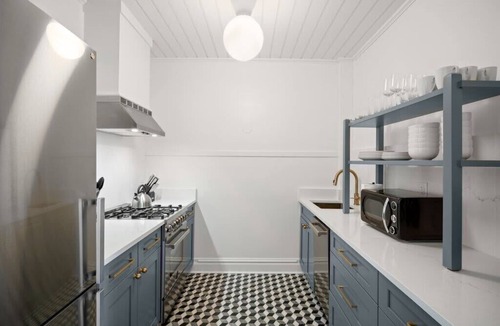 Hyde Park Apartment | The Adaline #3 | Hyde Park Apt, Steps to Bayshore!
