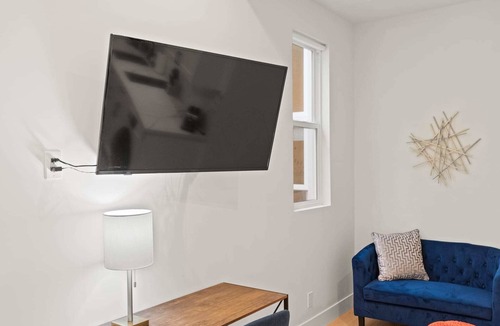 Pacific Heights Apartment | The Addison by Kasa | Classic Queen Studio | San Francisco