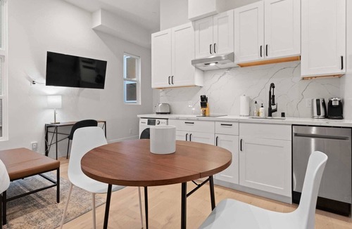 Pacific Heights Apartment | The Addison by Kasa | Modern Queen Studio | San Francisco