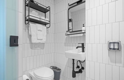 Pacific Heights Apartment | The Addison by Kasa | Light & Airy - Queen Studio | San Francisco