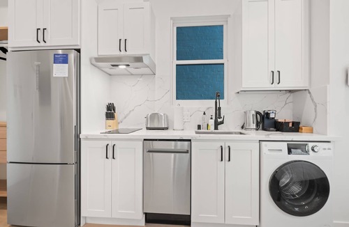 Pacific Heights Apartment | The Addison by Kasa | Light & Airy - Queen Studio | San Francisco