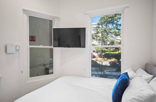 Pacific Heights Apartment | The Addison by Kasa | Light & Airy - Queen Studio | San Francisco