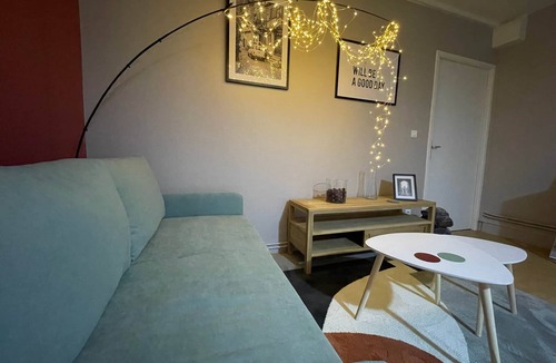 Vendresse House | The Adelaide Boudoir, Charmant gîte avec lit king size et accès PMR