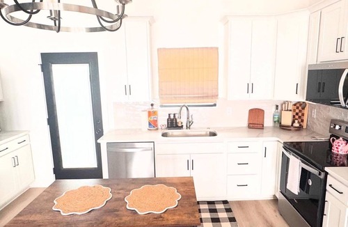 Jeffersonville House | The Adelyn, where comfort meets convenience