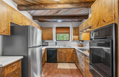 The Knoll House | The Adobe BCS - 1.0 Mile to Campus - Sleeps 10