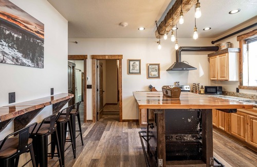 West Yellowstone Hotel | The Adventure Inn Yellowstone
