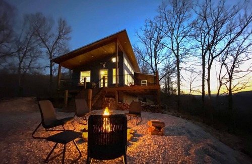 Newnata Cabin | The Aerie ~ A Modern Retreat at Double Bridges