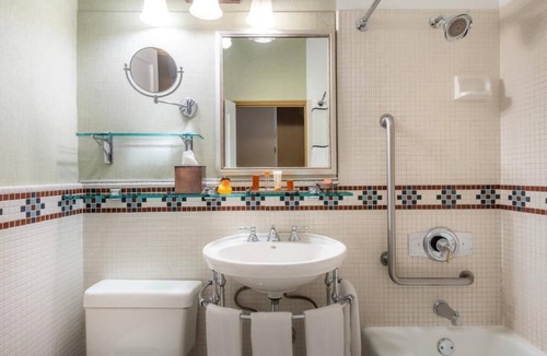 Yosemite Village Hotel | The Ahwahnee