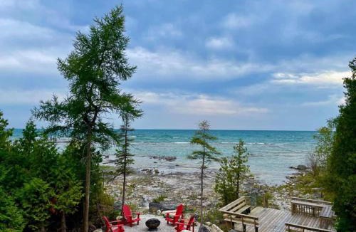 Lion's Head House | The Aida, Luxury Lakefront Retreat - Serene & Chic