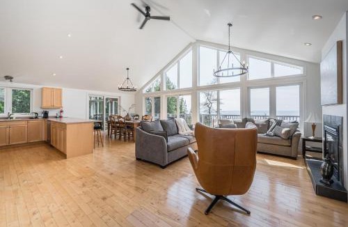 Lion's Head House | The Aida, Luxury Lakefront Retreat - Serene & Chic