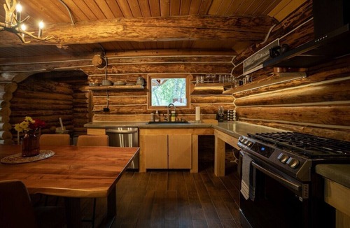 Talkeetna House | The Airstrip/Custom Hot Tub