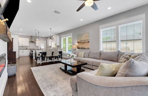 Eastside Promise Neighborhood House | The Alamodome Getaway | Sleeps 8