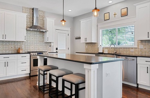 Eastside Promise Neighborhood House | The Alamodome Getaway | Sleeps 8